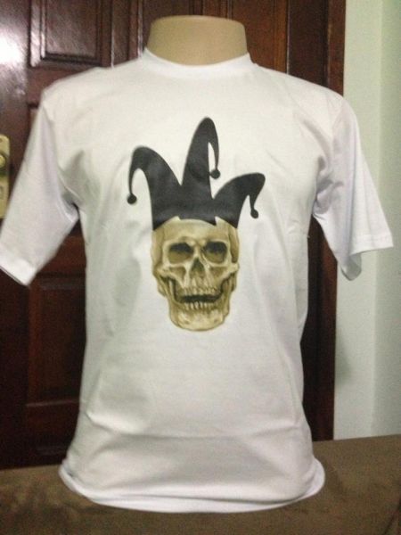Camiseta Caveira com Gorro