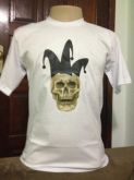 Camiseta Caveira com Gorro